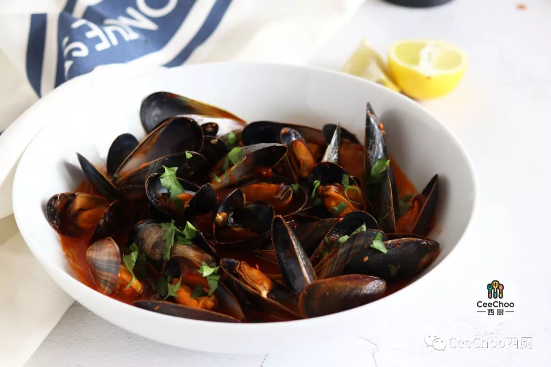 Mussels in Spicy Tomato Sauce